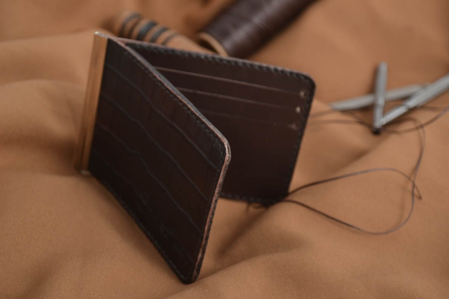 Кошелек кожаный с зажимом аксессуар ручной работы кошелек для денег  коричневый фото 1