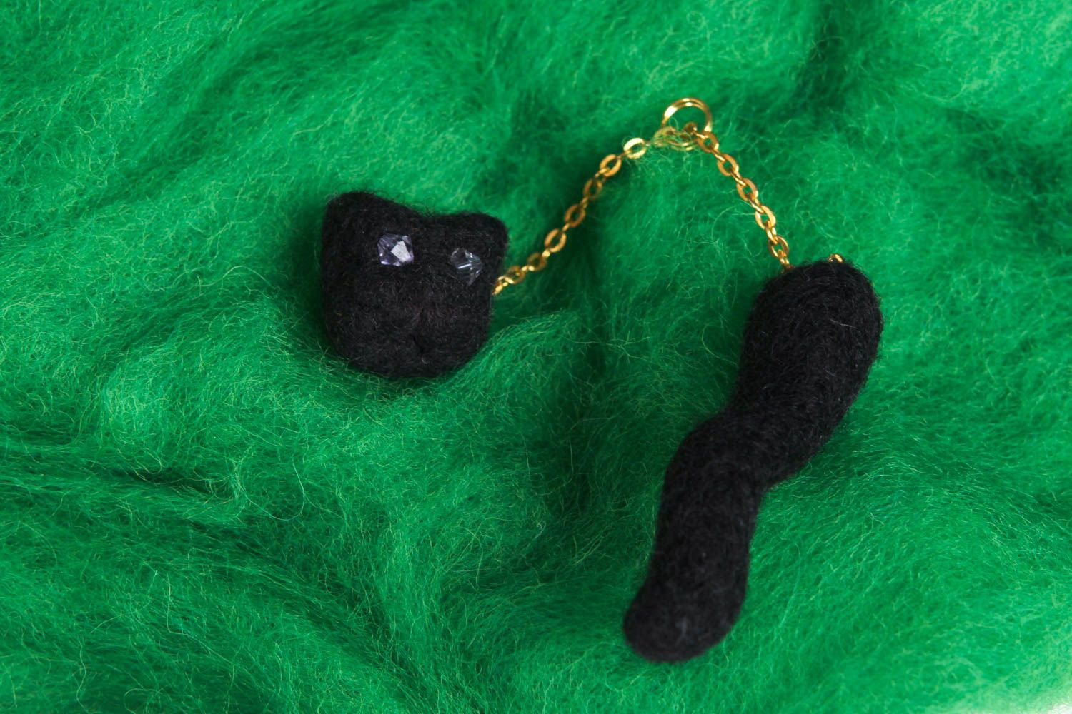 Кулон кот из шерсти кулон ручной работы черный котенок стильный модный кулон  фото 5