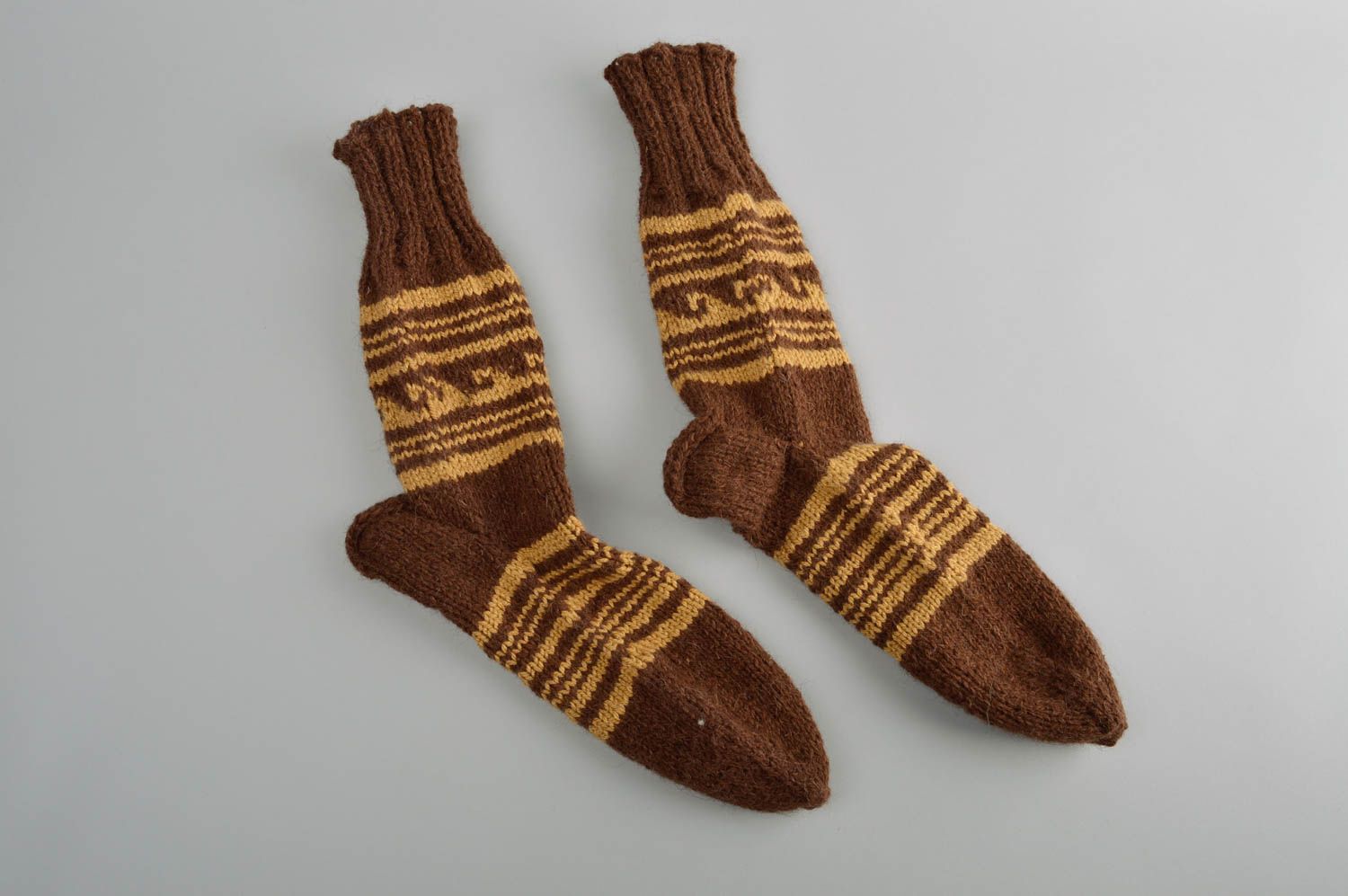 Зимние носки ручной работы изделие из шерсти носки ручной вязки коричневые  фото 2