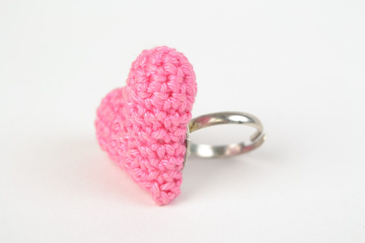 Handmade tender ring of adjustable size with crochet pink heart for girls photo 5