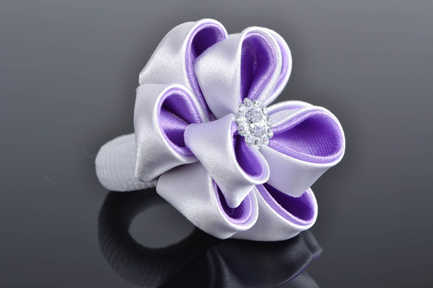 Small beautiful handmade kanzashi ribbon flower hair tie white and lilac photo 1