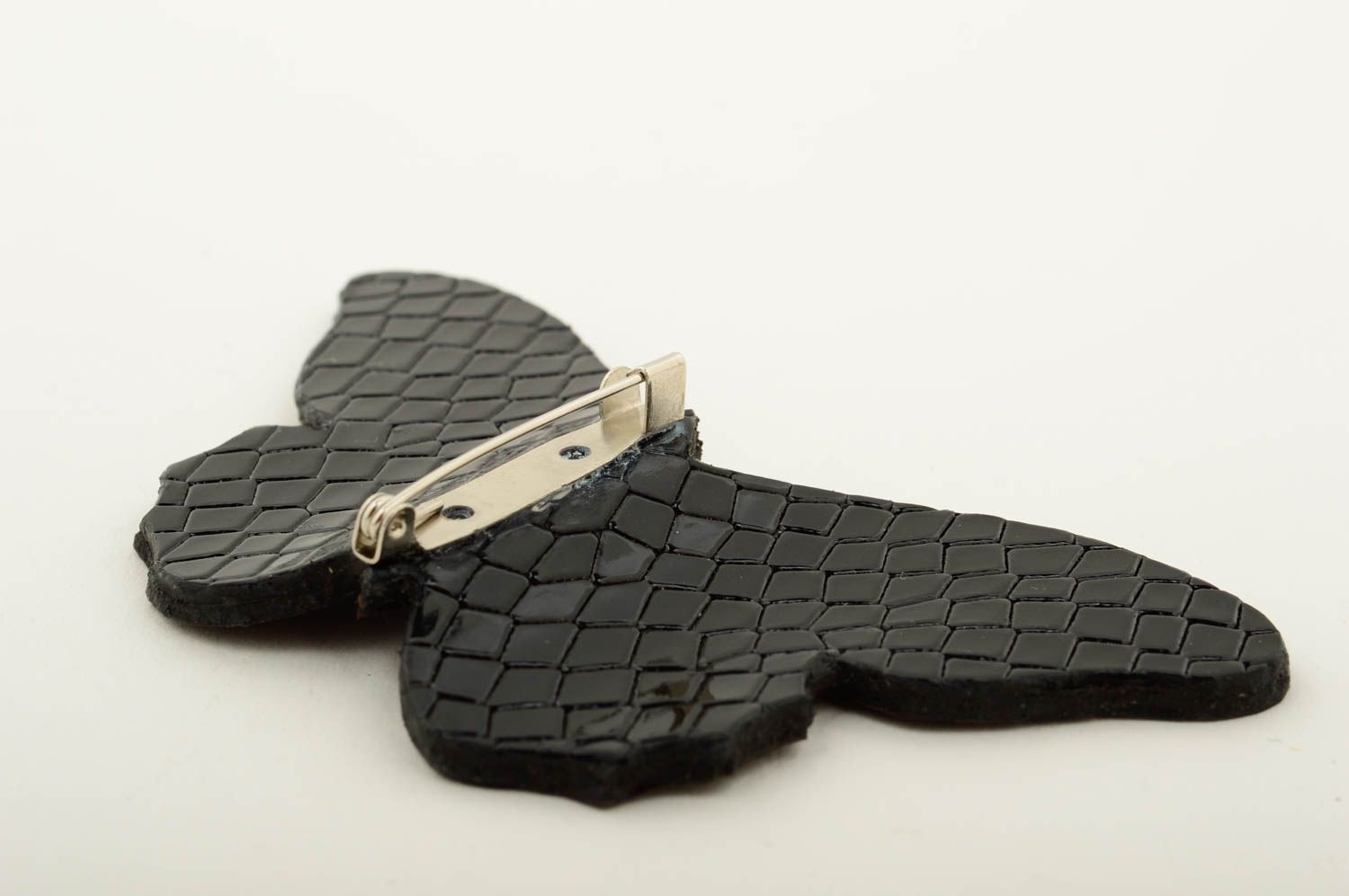 Broche de cuero bisutería artesanal accesorio para mujer de moda Mariposa foto 5