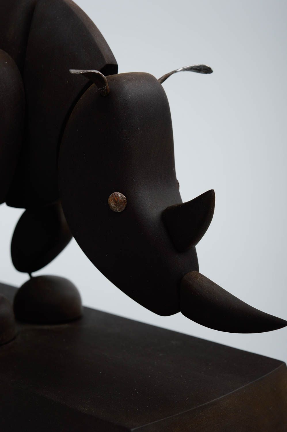 Statuette en bois fait main Décoration en bois Idee deco maison rhinocéros noir photo 4