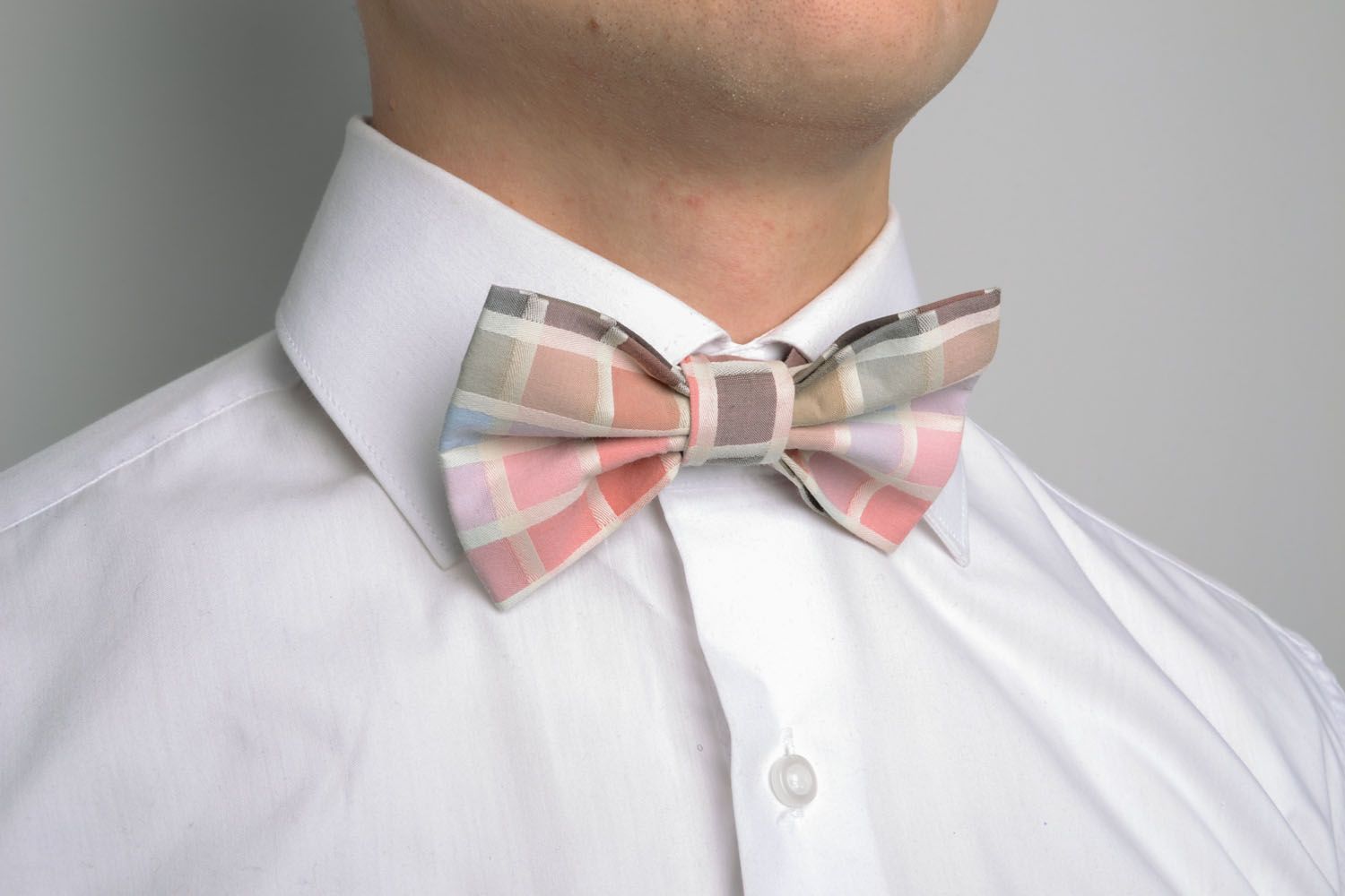 Bow tie of delicate colors photo 1