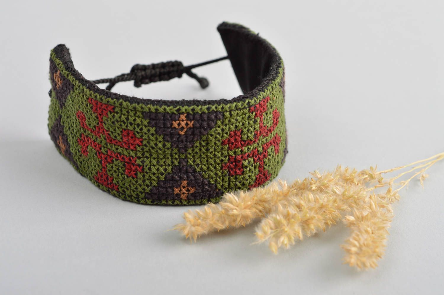 Handmade Schmuck breites Armband Accessoire für Frauen Armband textil bestickt foto 1