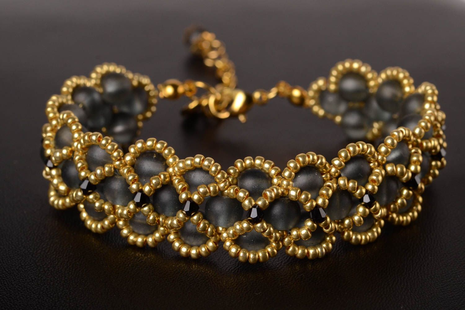 Bracelet perles rocaille Bijou fait main noir doré fantaisie Accessoire femme photo 1
