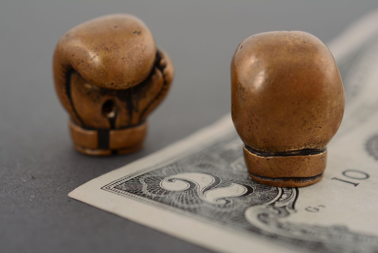 Pendentif double en bronze fait main original accessoire desing Gants de boxe photo 2