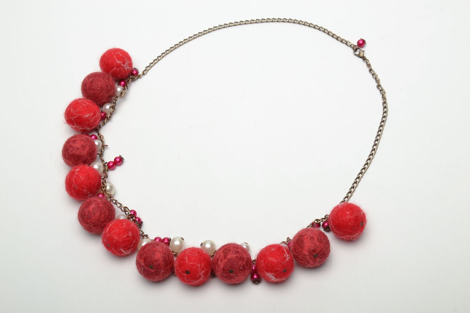 Red felted wool necklace photo 3