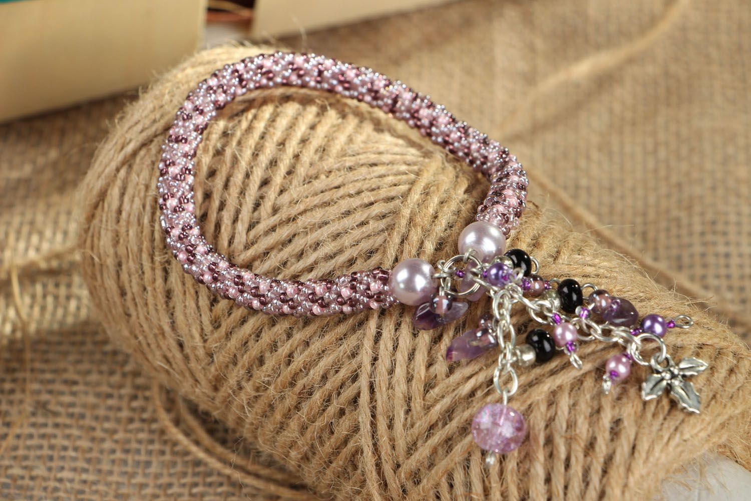 Violettes Armband aus Glasperlen foto 5