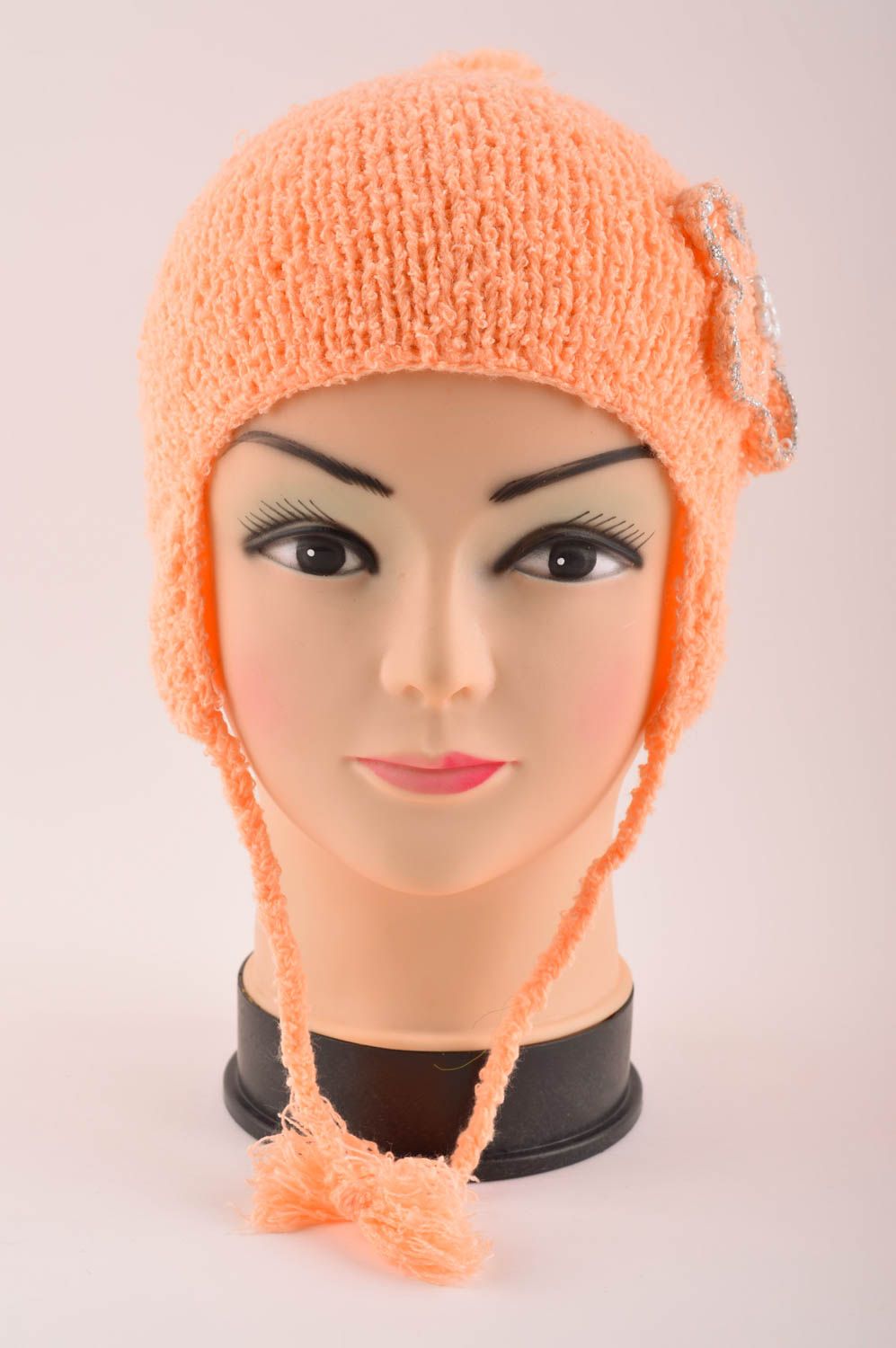 Шапка ручной работы зимняя шапка нарядная персиковая шапка для девочки фото 4