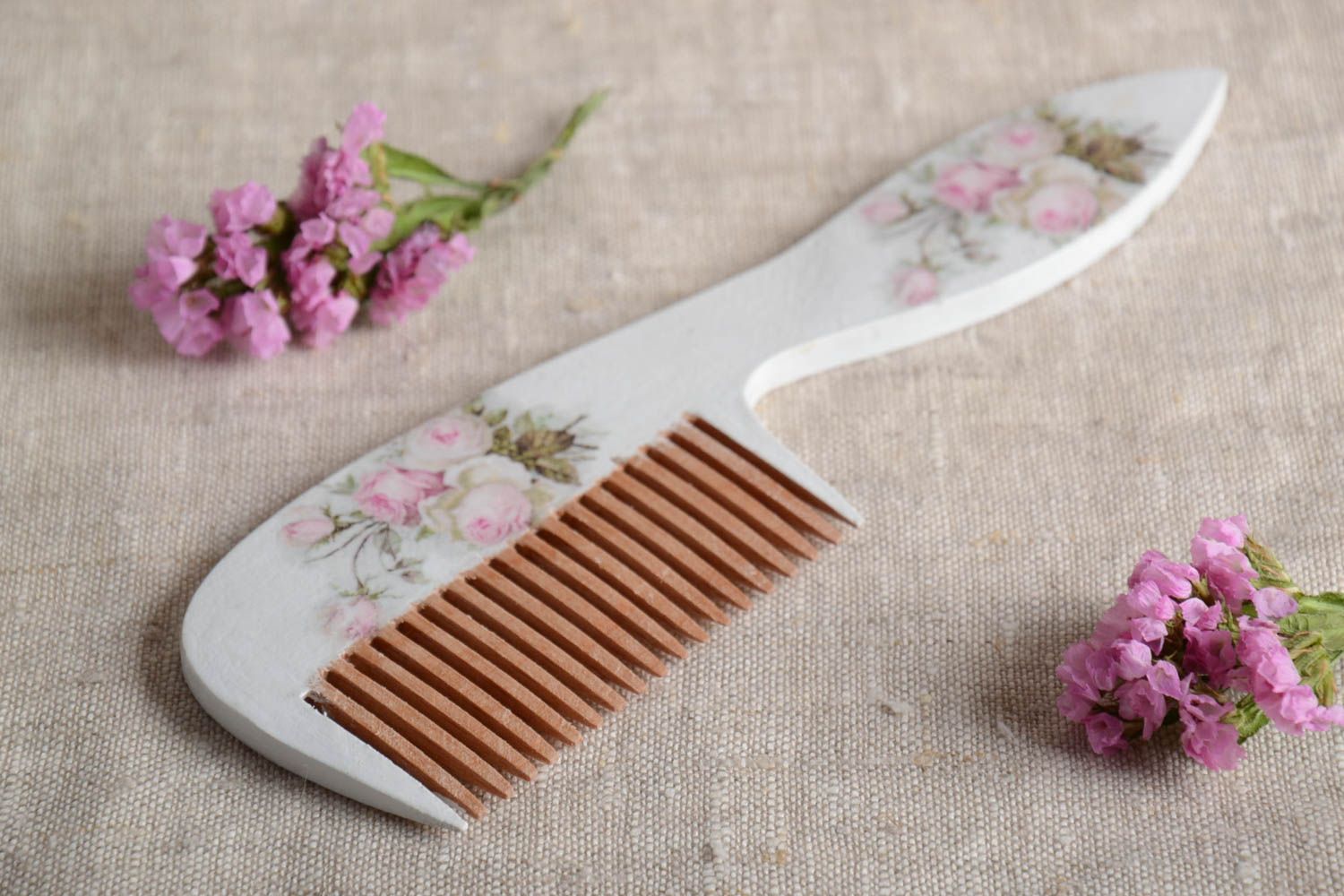 Handmade Kamm aus Holz Haar Accessoire Geschenk aus Holz mit Blumenmuster foto 1