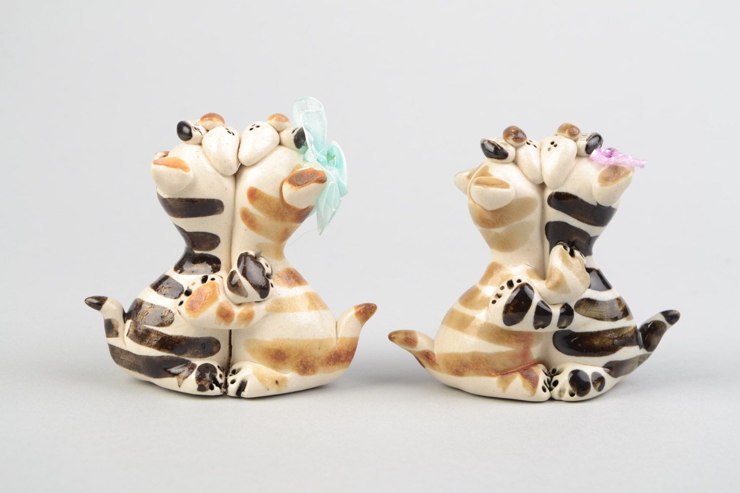 Se of 2 handmade miniature painted ceramic animal figurines Kittens in Love photo 1