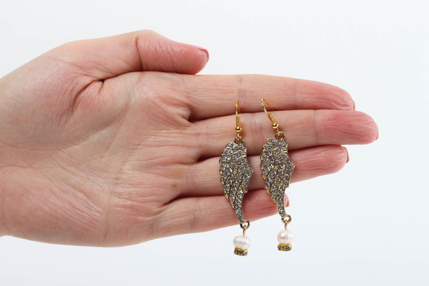 Orecchini pendenti di perle naturali fatti a mano bigiotteria originale da donna foto 5