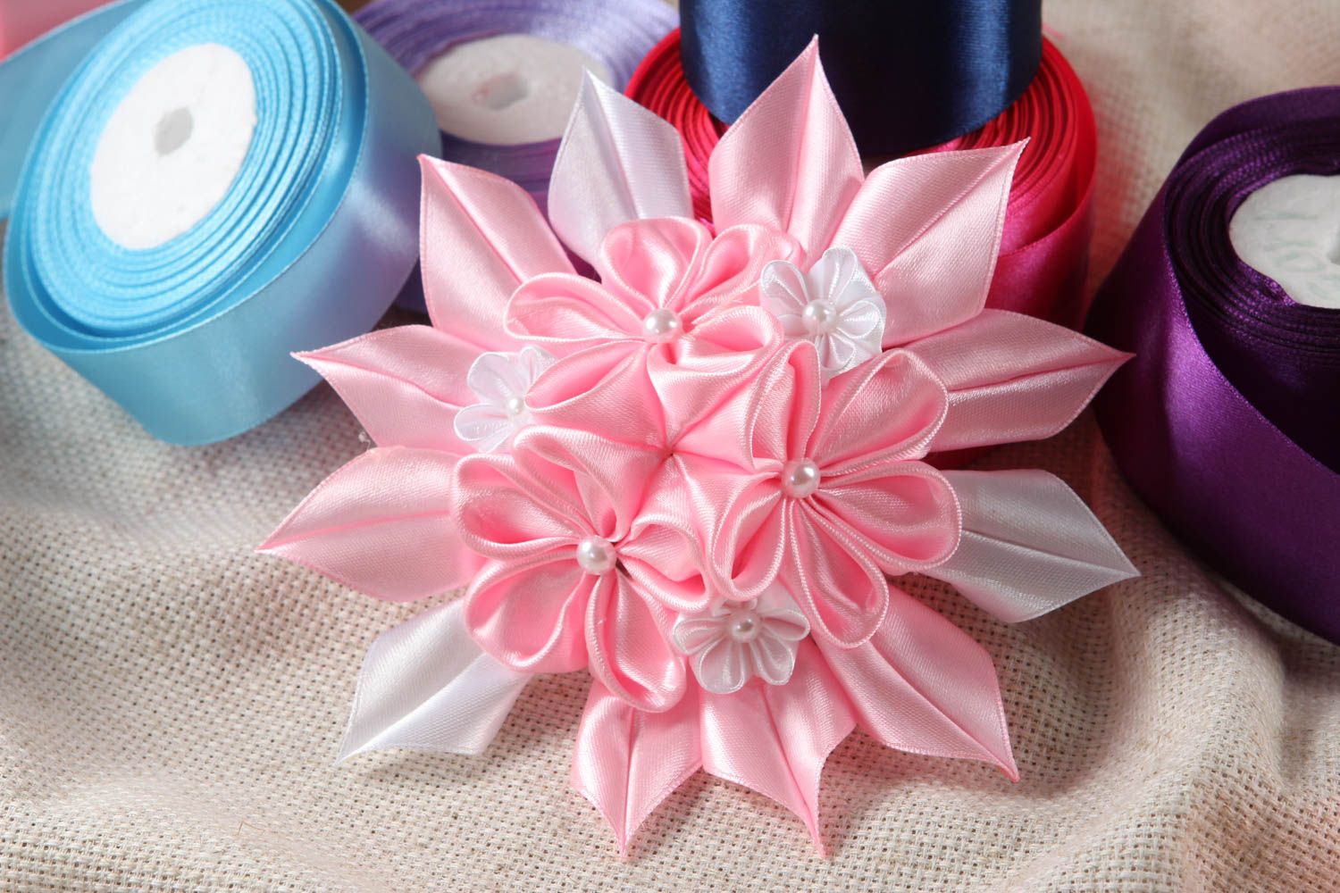 Аксессуар для волос ручной работы заколка-цветок авторское украшение розовое фото 1