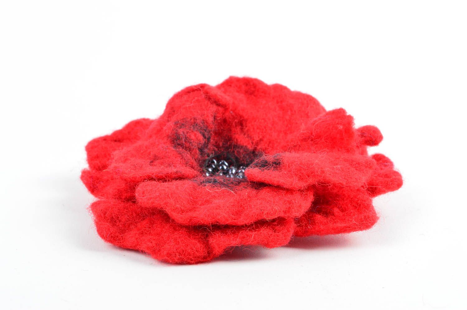 Красная брошь ручной работы авторское украшение в виде цветка брошь из шерсти фото 2