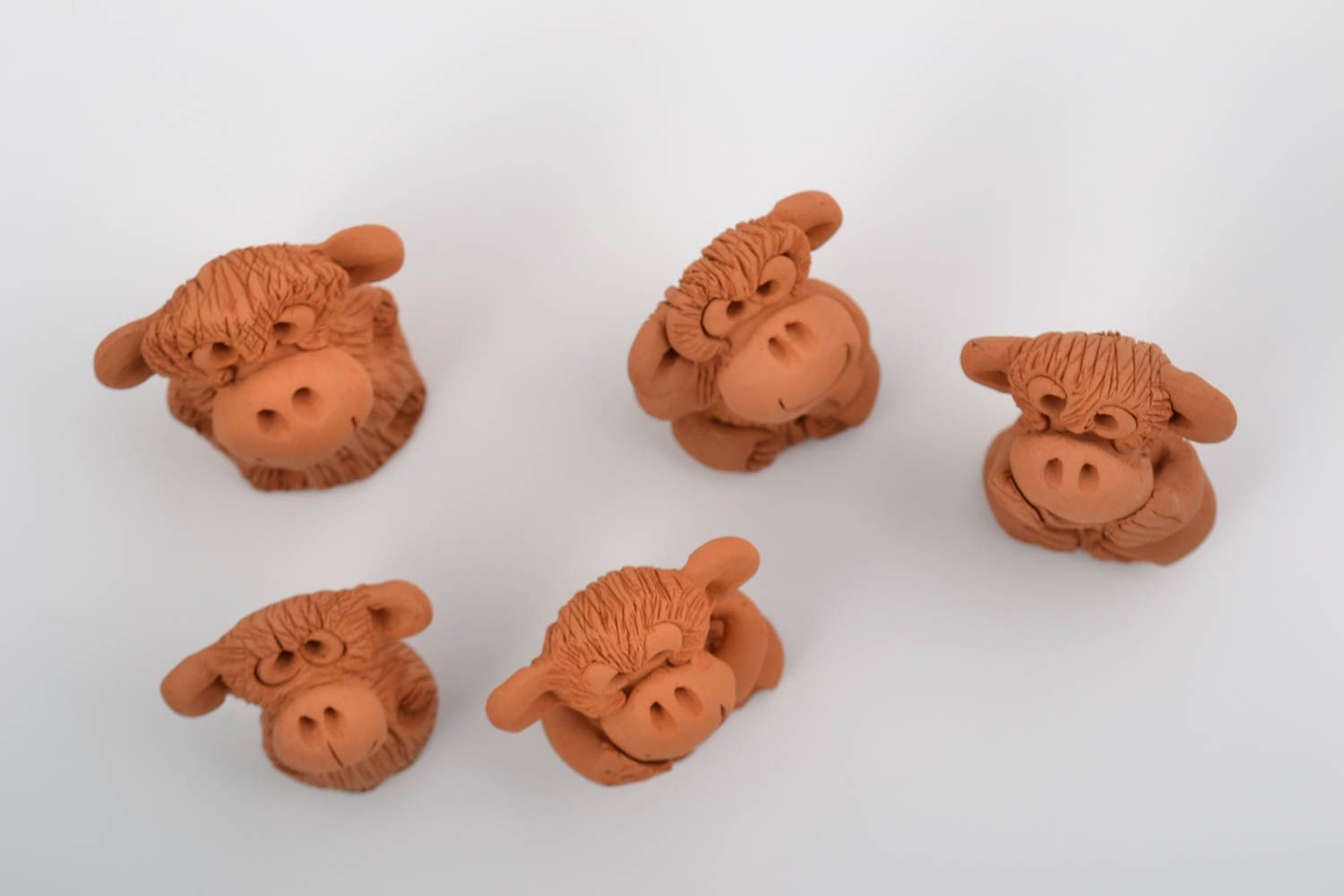 Фигурки из глины обезьянки набор из 5 штук керамические смешные ручной работы фото 2