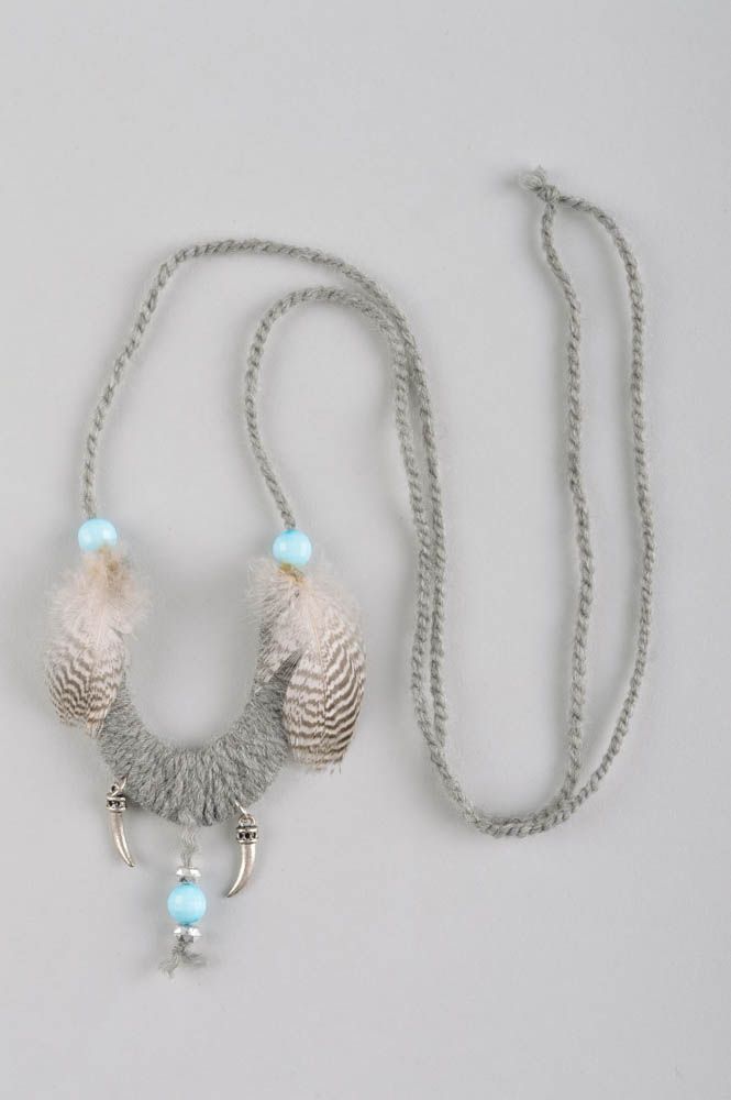 Gros collier Bijou fait main gris avec plumes Cadeau original pour femme photo 1