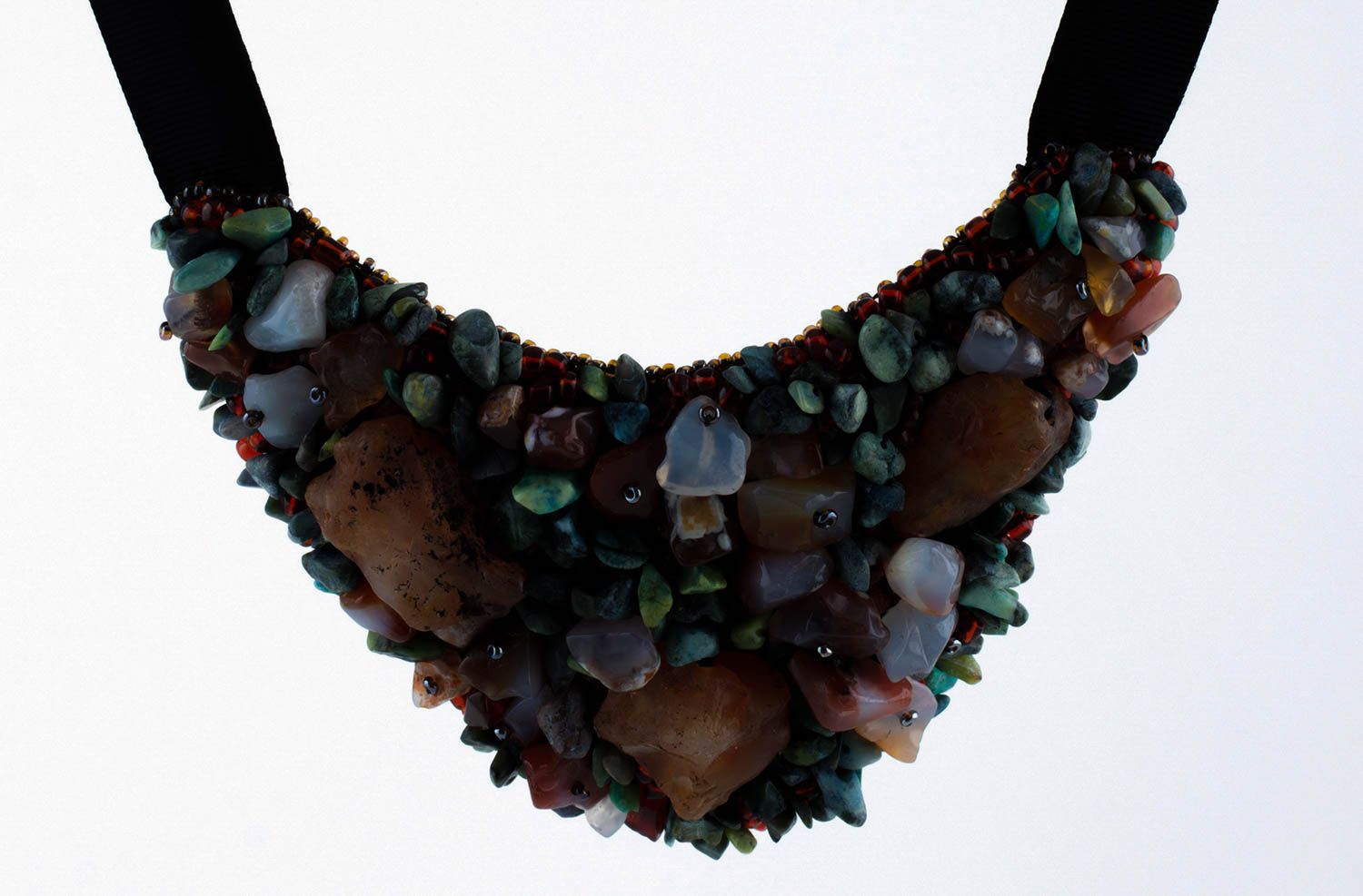 Collier fantaisie Accessoire fait main foncé en pierres naturelles Cadeau femme photo 2
