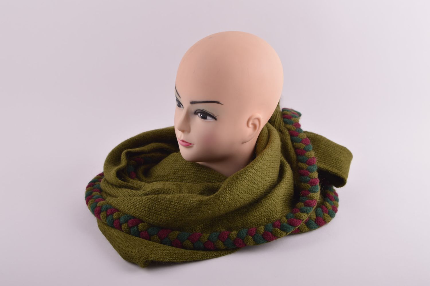 Bufanda tejida verde hecha a mano prenda de invierno accesorio para mujer  foto 1