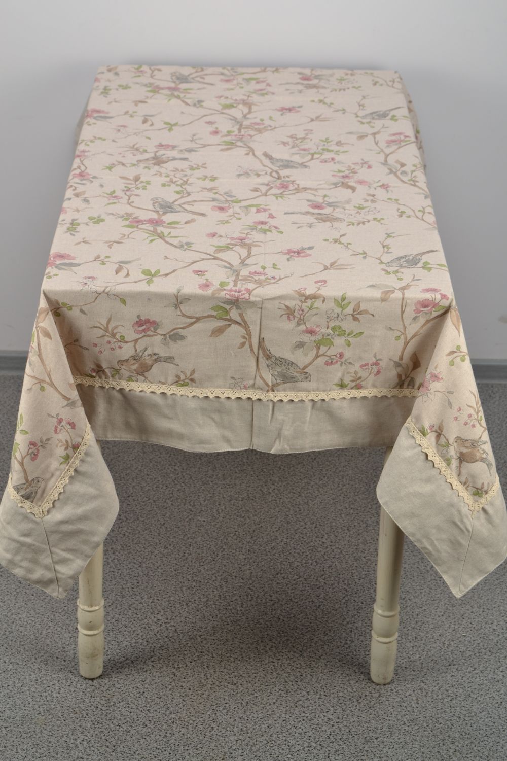 Fabric tablecloth with lacy edging Bird photo 3