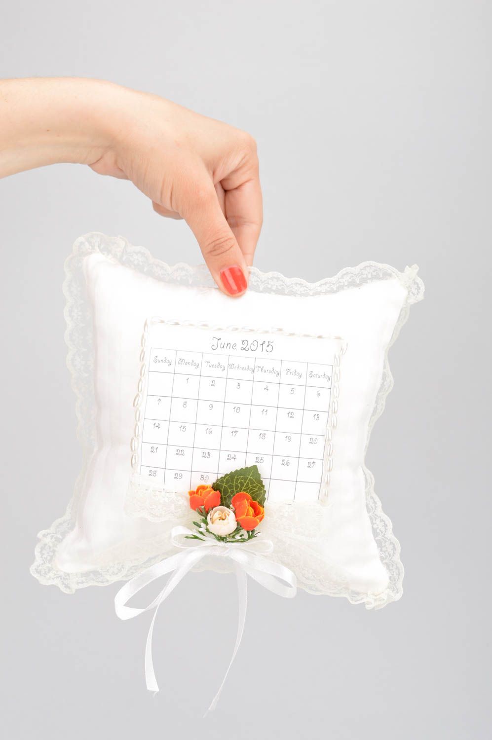 Handmade designer ring pillow sewn of cotton fabric with calendar and lace photo 3