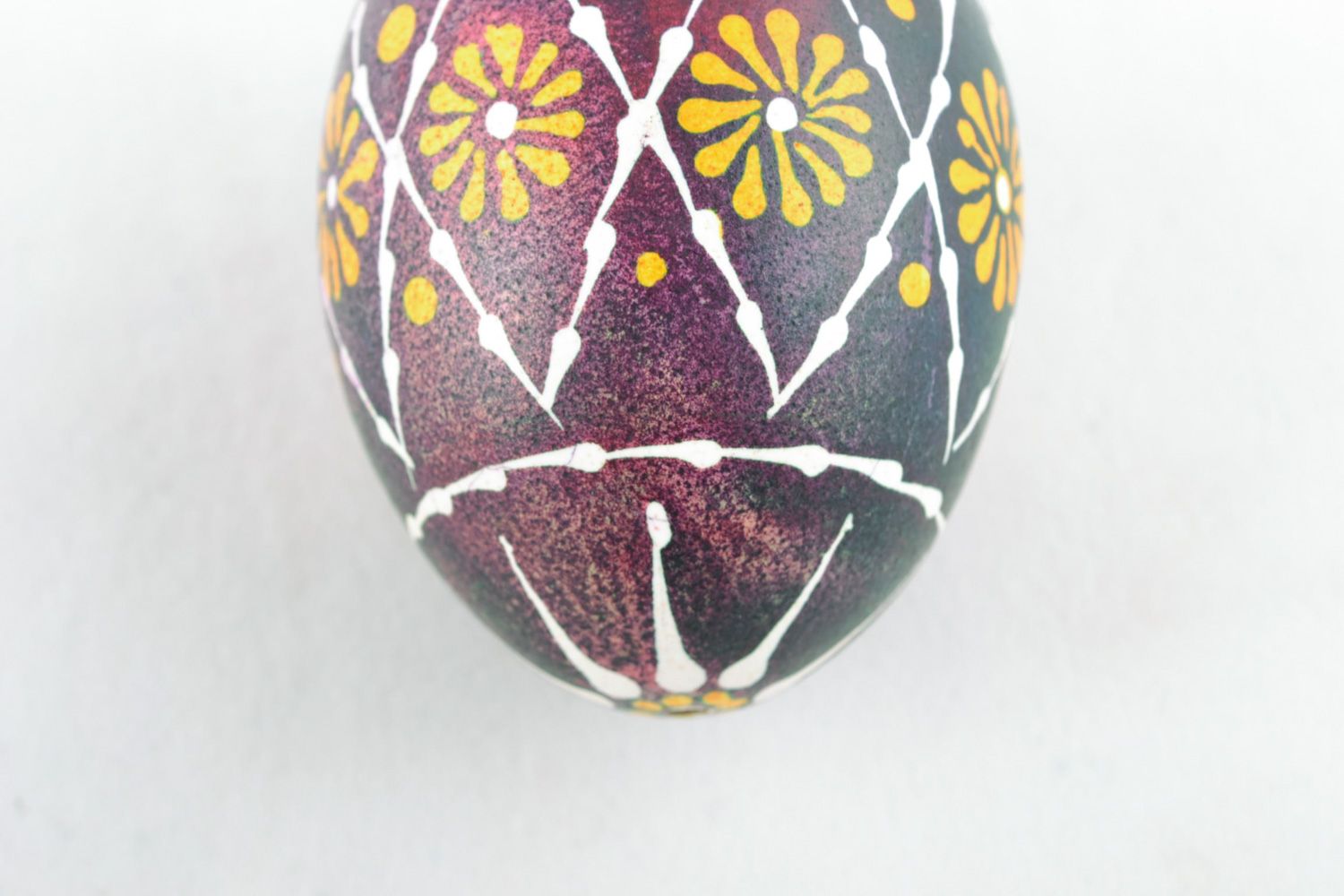 Oeuf de Pâques peint à la cire chaude fait main violet décoration originale photo 3