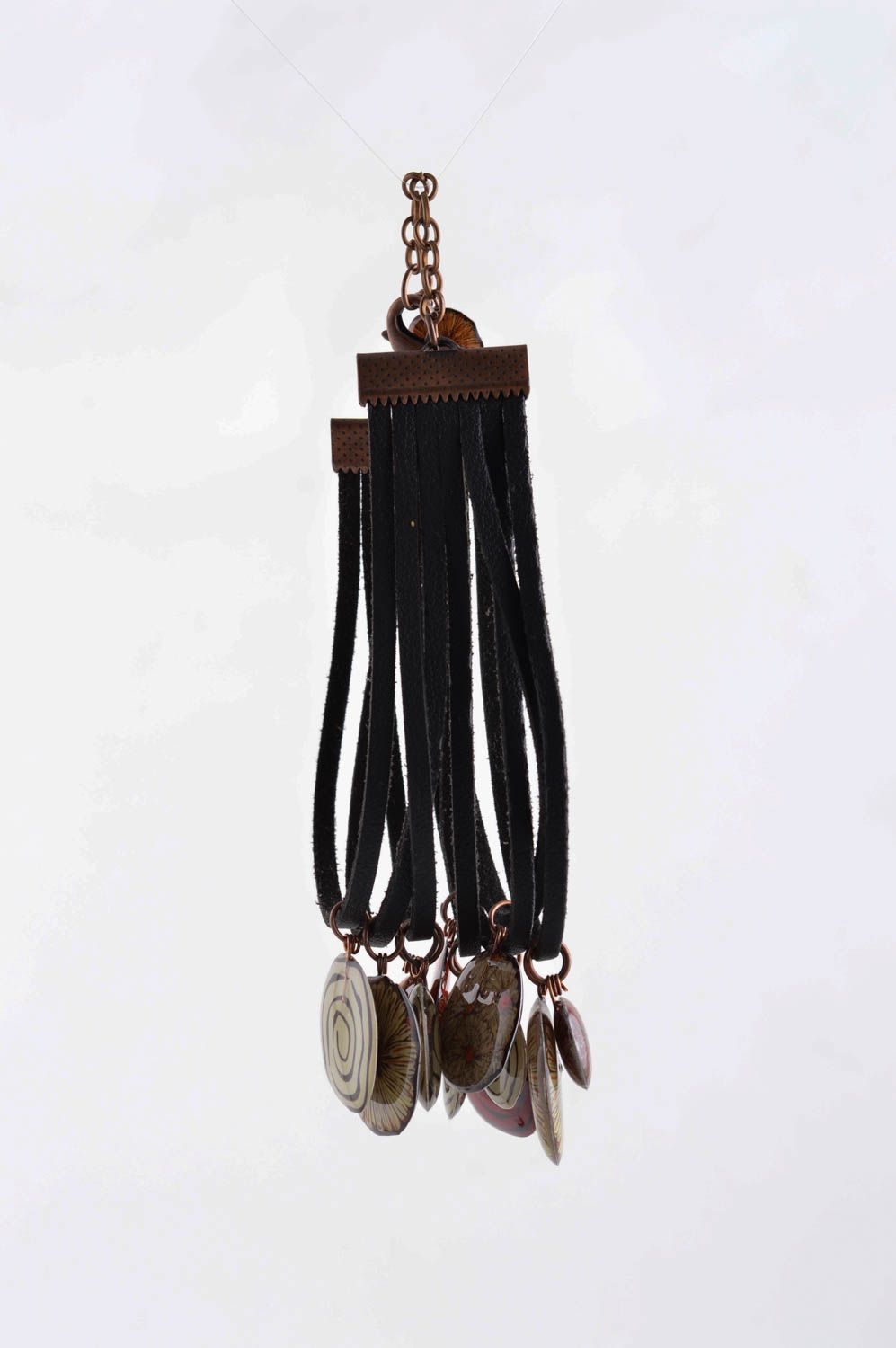 Bracelet en cuir fait main Bijou fantaisie noir Accessoire pour femme design photo 5