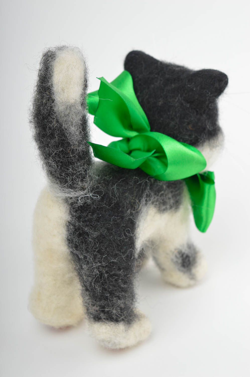 Handmade Stofftier Katze Deko Idee Haus Geschenk Idee aus Wolle gefilzt foto 4