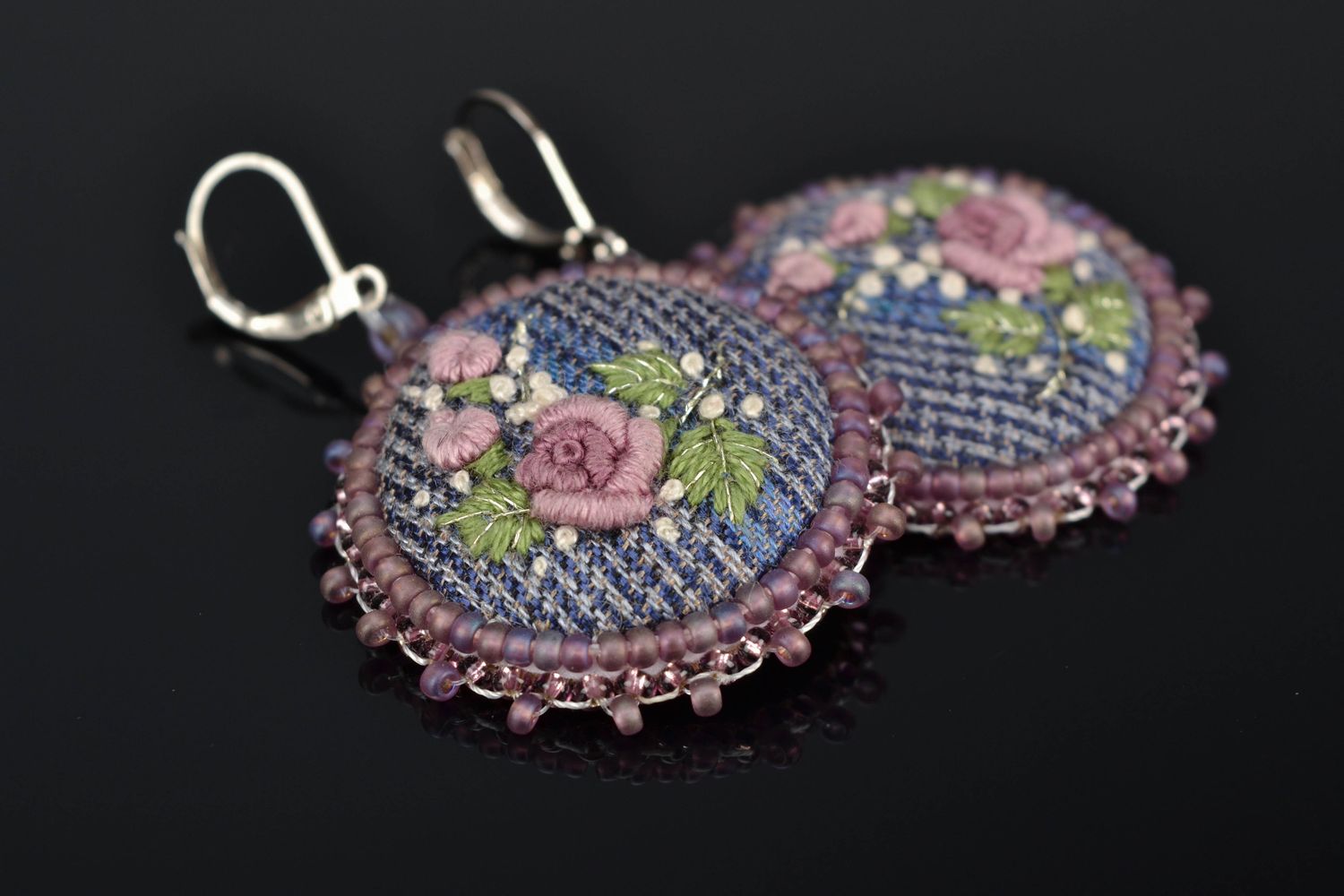 Round embroidered earrings in vintage style photo 1