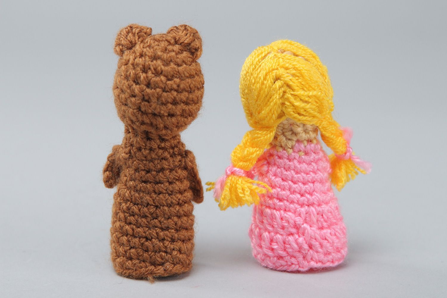 Handgemachte gehäkelte Finger Spielzeuge Bär und Mädchen für Puppentheaterstück foto 2