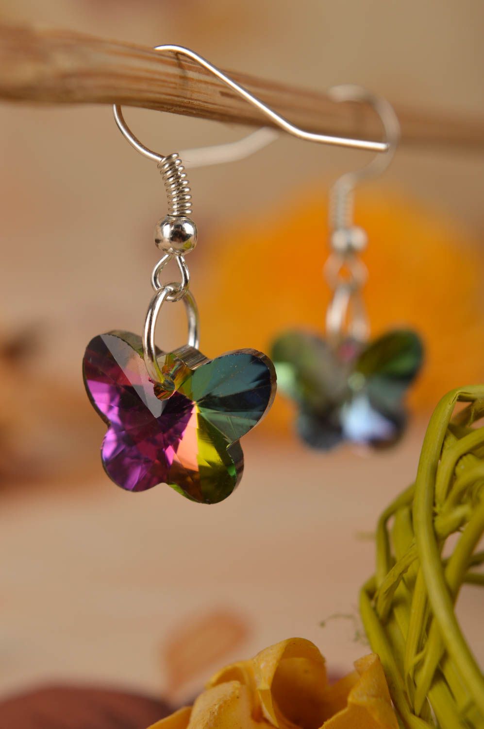 Boucles d'oreilles papillons Bijou fait main en verre coloré Cadeau pour femme photo 2