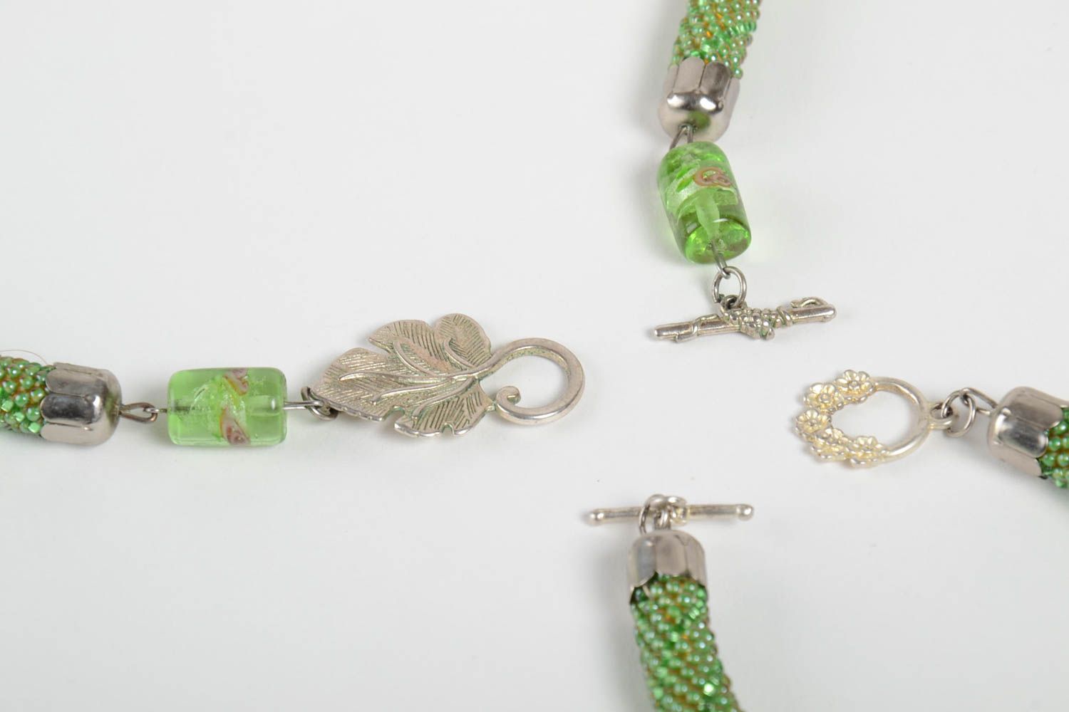 Комплект украшений из чешского бисера колье и браслет ручной работы зеленые фото 4