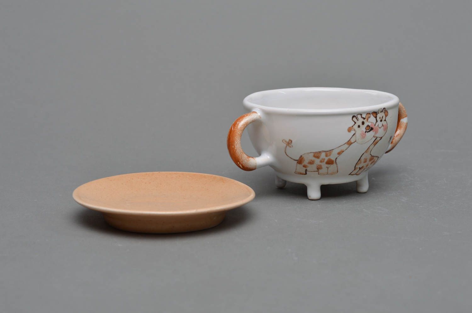 Large porcelain glazed cup with two handles on legs for kids with Giraffes' family pattern photo 2