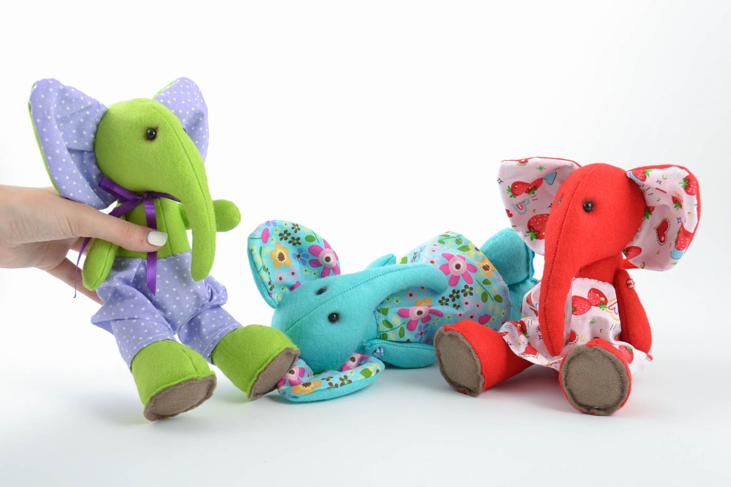 Мягкие игрушки ручной работы слоники из фетра набор 3 штуки разных цветов фото 5