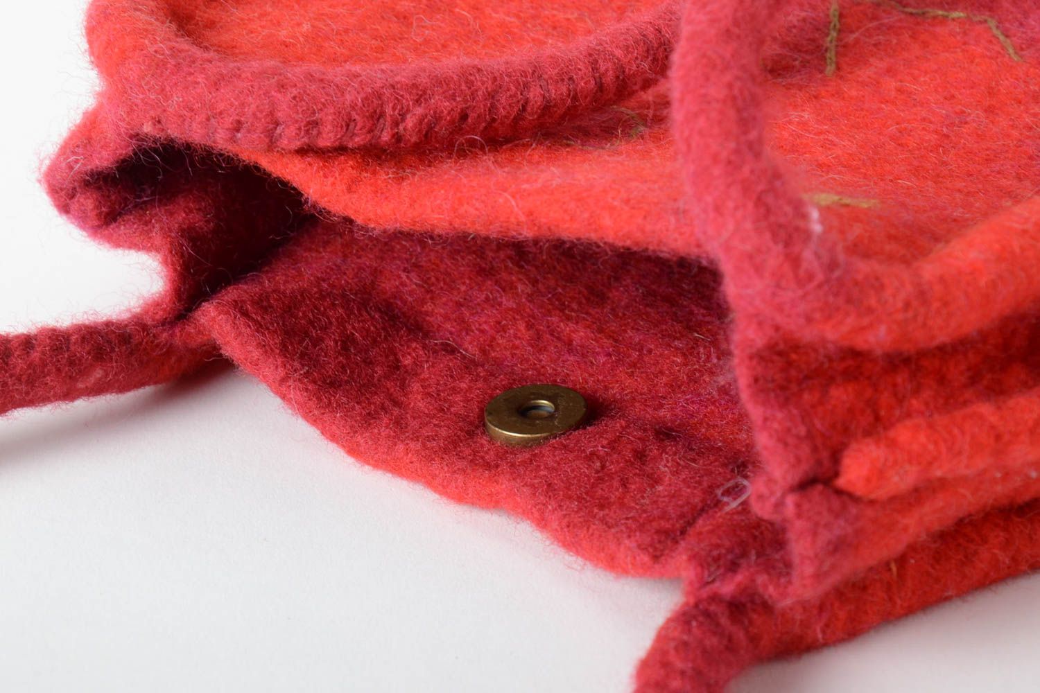 Handmade Damen Tasche in Rot Accessoire für Frauen Tasche aus Wolle gefilzt foto 3