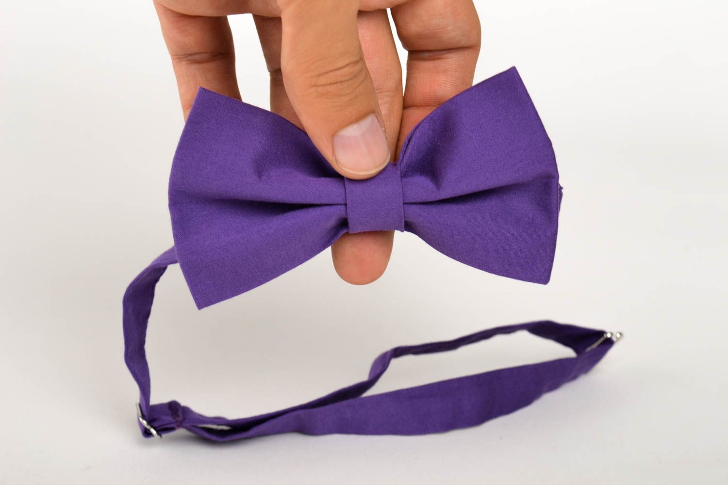 Corbata de lazo artesanal pajarita moderna de tela lila accesorio unisex foto 5