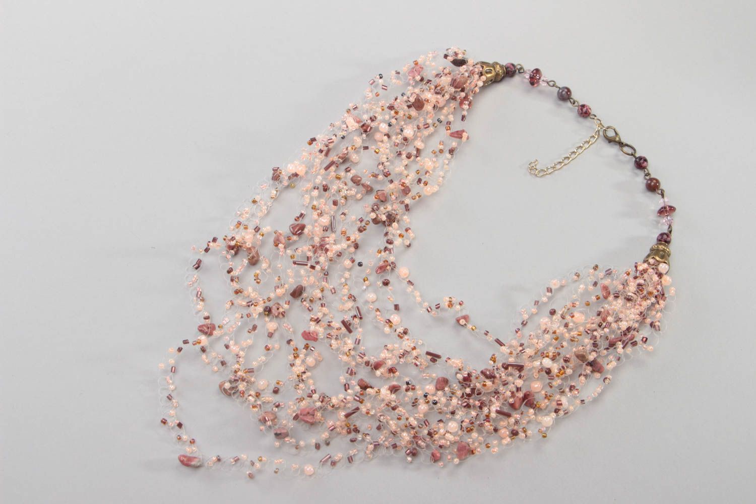 Mehrreihiges handmade Collier aus Glasperlen und Natursteinen für Damen foto 2