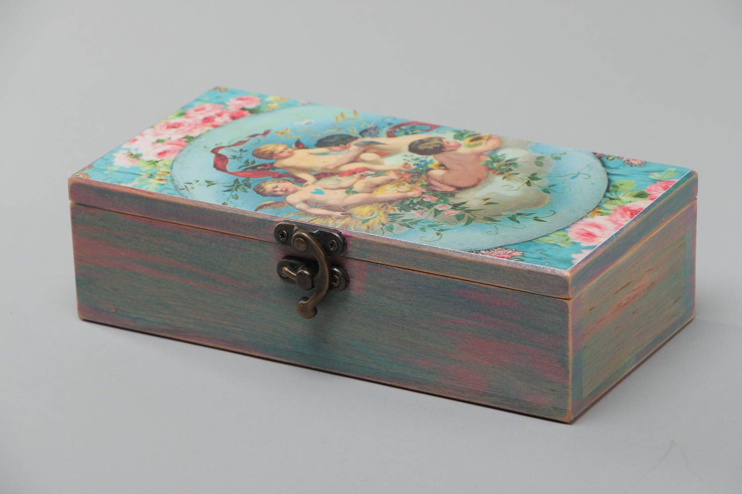 Caja de madera hecha a mano para accesorios de forma rectangular con angelitos foto 4