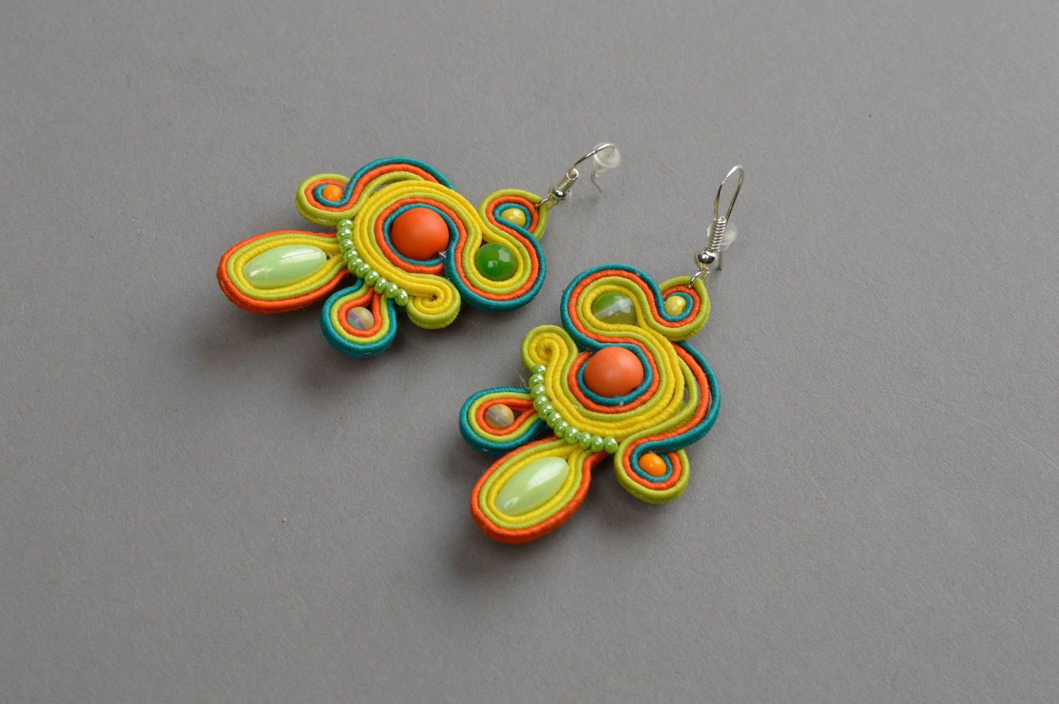 Boucles d'oreilles textiles soutache multicolores pendantes faites main photo 2