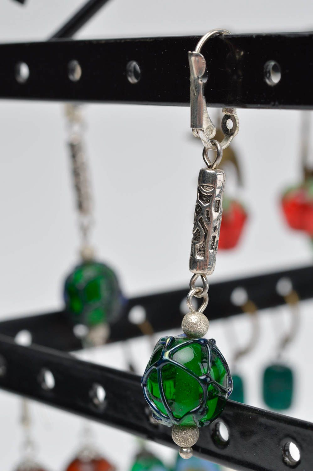 Handmade Accessoire für Frauen Damen Schmuck Glas Ohrringe kleine grüne Kugeln foto 1