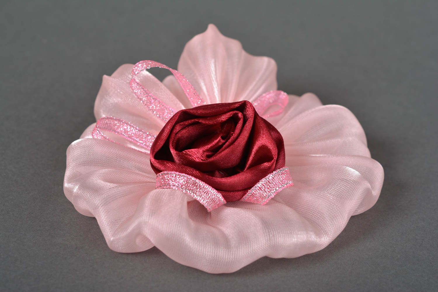 Élastique cheveux fait main Accessoire cheveux fleur rose en tissu Cadeau femme photo 1