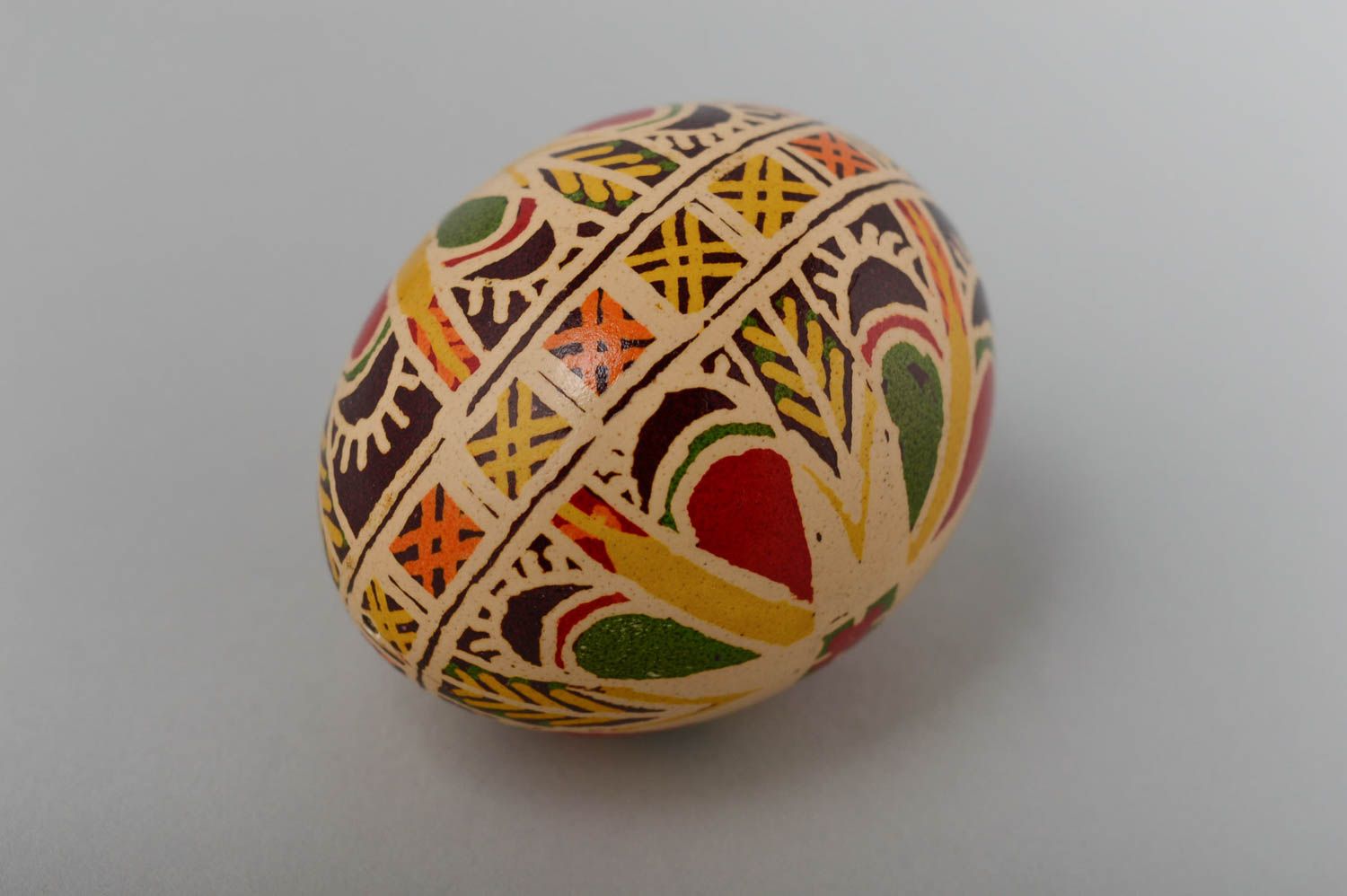 Пасхальное яйцо расписанное красками ручная работа красивое оригинальное фото 3