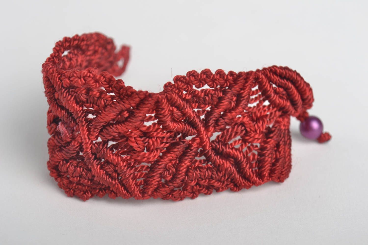 Bracelet textile Bijou fait main large rouge macramé fils Accessoire femme photo 2