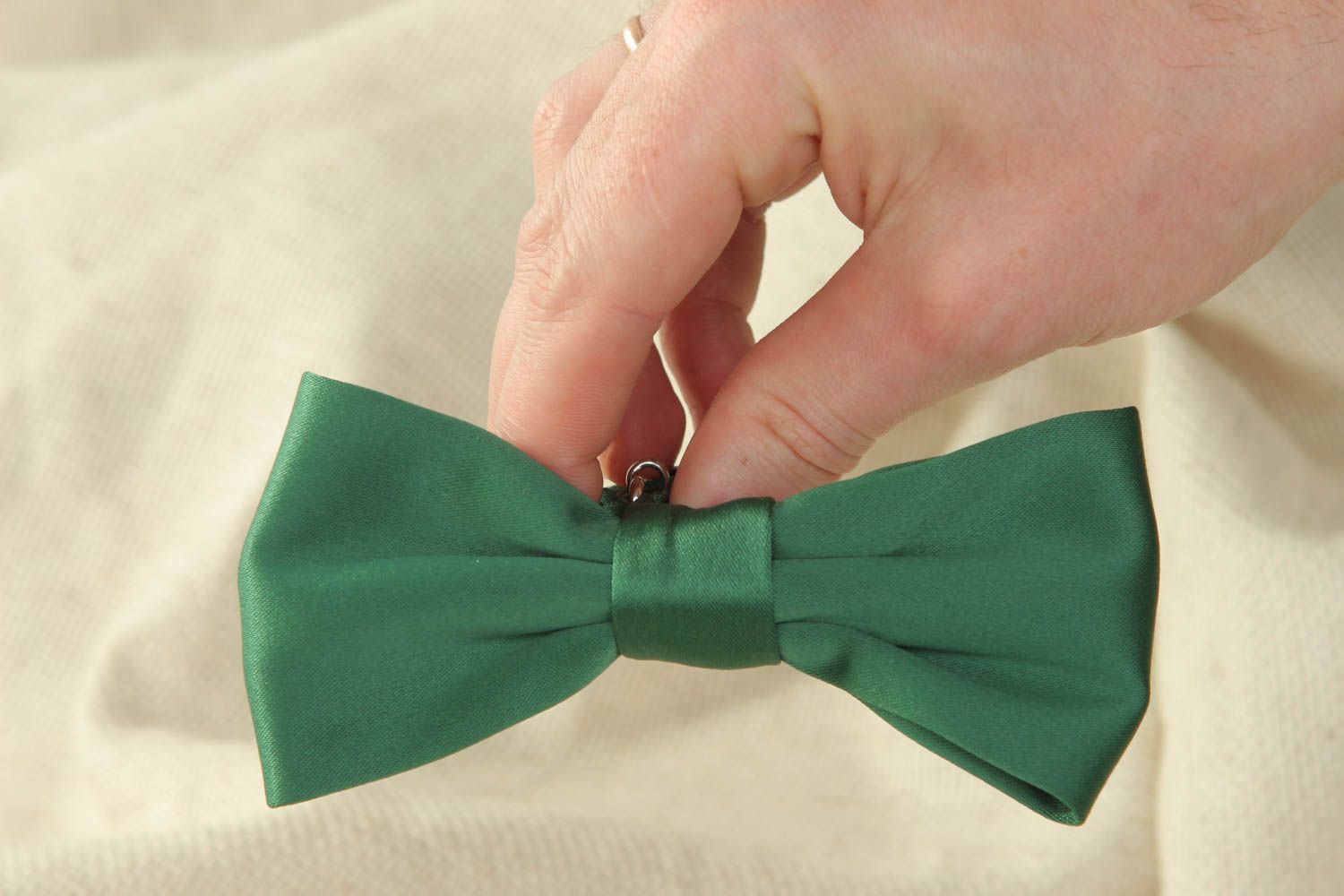 Green satin fabric bow tie photo 4