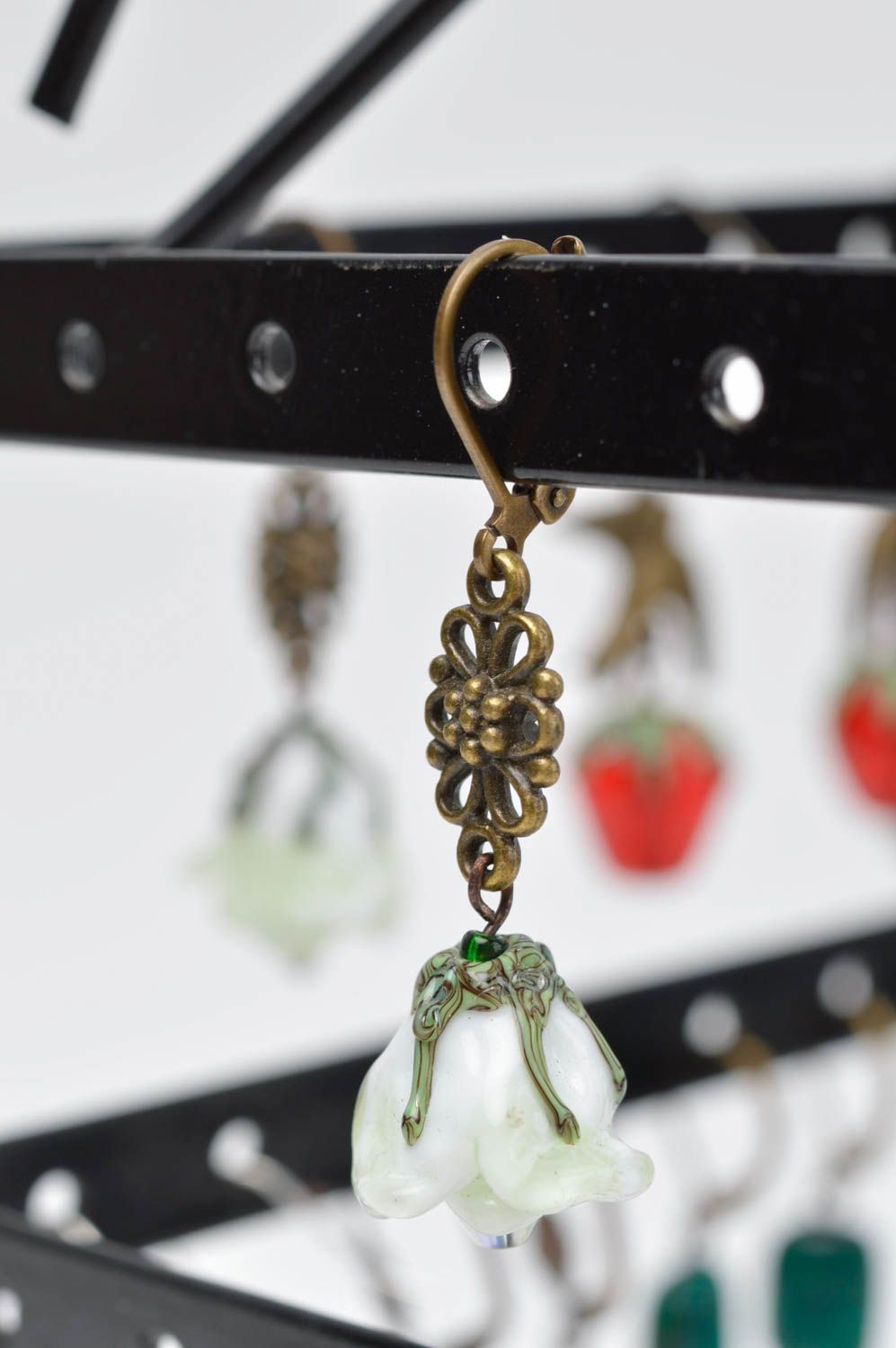 Handmade Glas Ohrringe Accessoire für Frauen Damen Schmuck weiße Blumen modisch foto 1