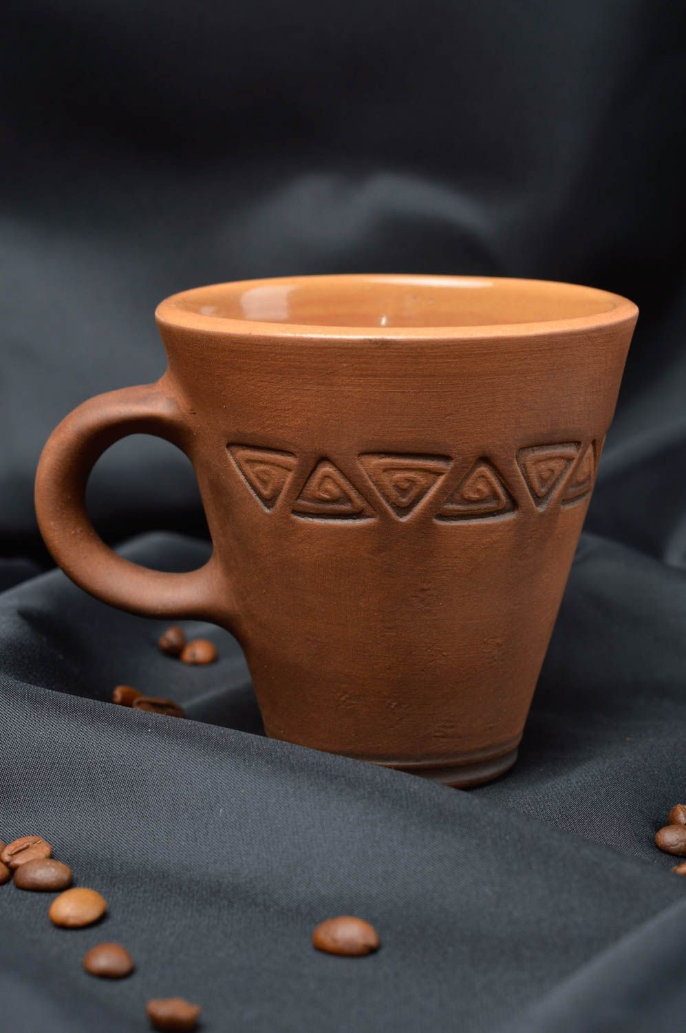 Originelle schöne kleine braune handgemachte Tasse aus Ton 200 ml für Kaffee foto 1