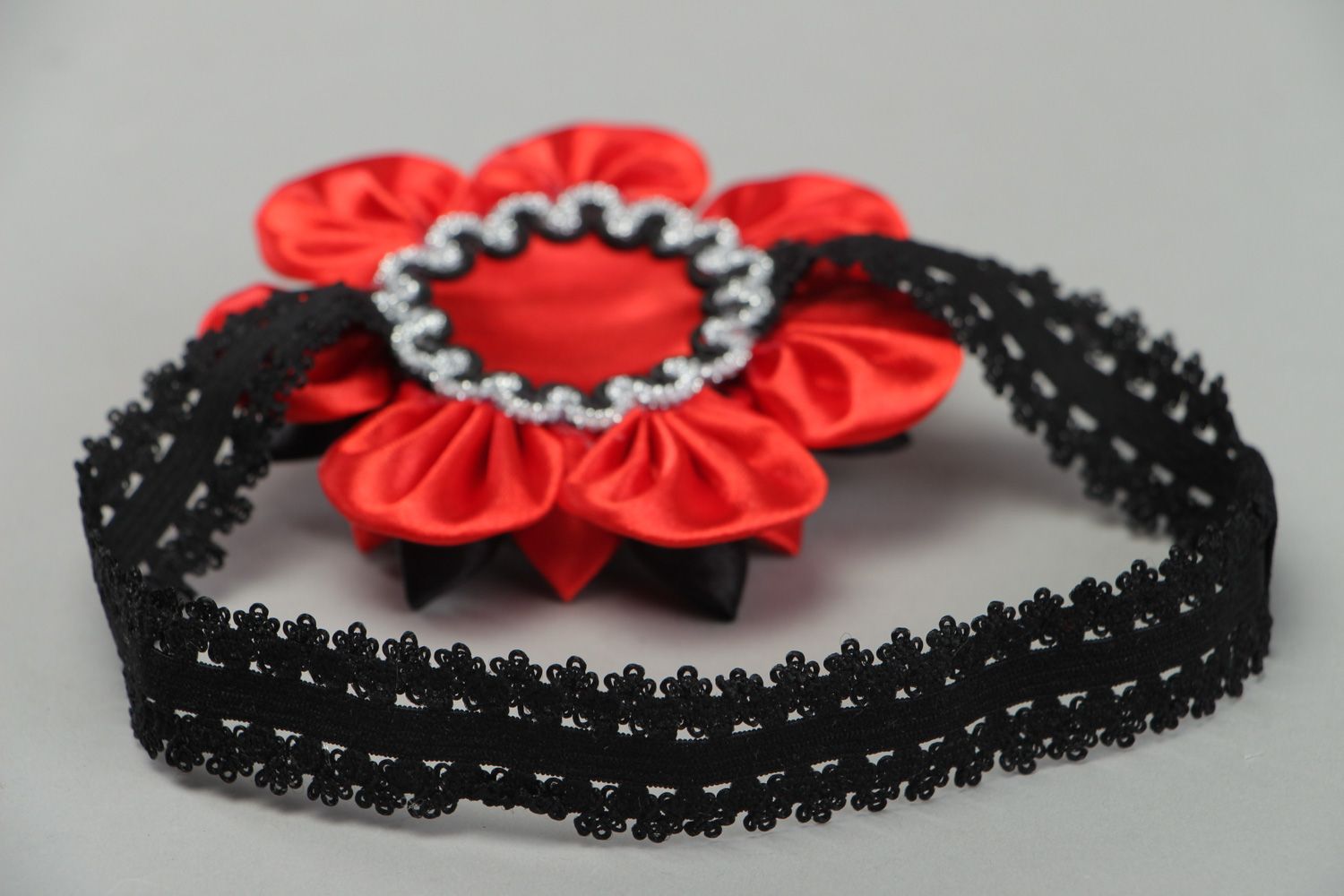 Stylish handmade elastic headband decorated with black and red kanzashi flower photo 3