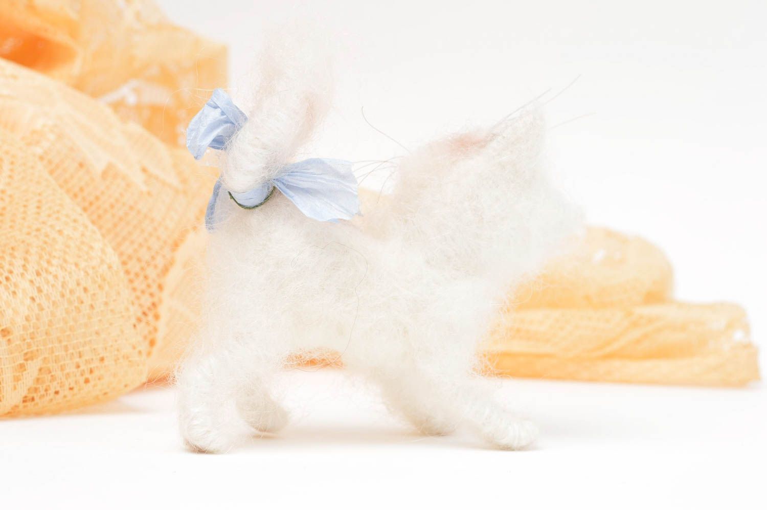 Peluche décorative fait main Jouet en laine Cadeau enfant original Chat blanc photo 3
