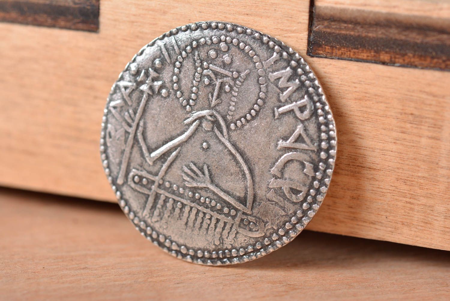 Moneda de latón hecha a mano elemento decorativo regalo original para amigo foto 1