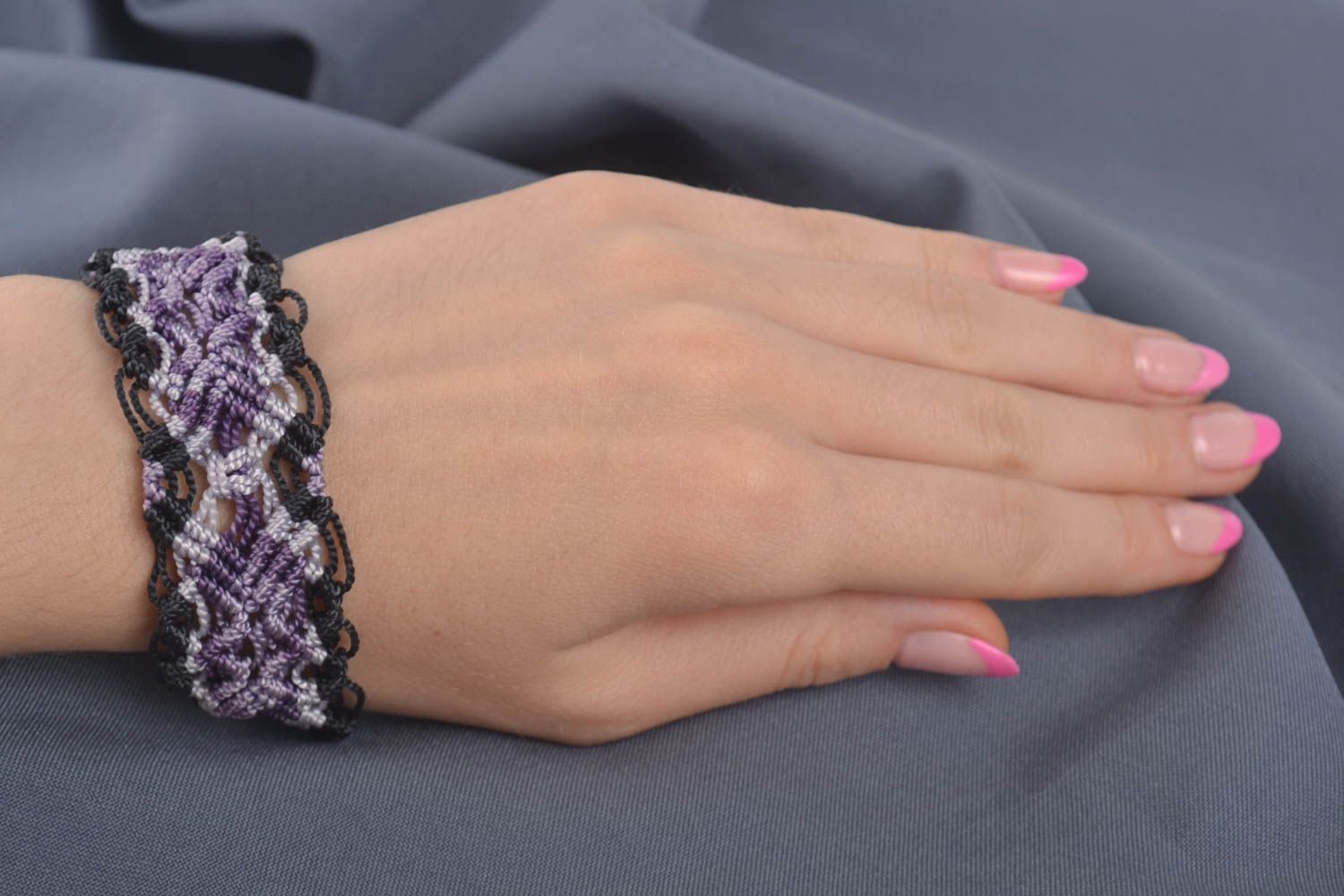 Bracelet textile Bijou fait main en fils synthétiques large Accessoire femme photo 1